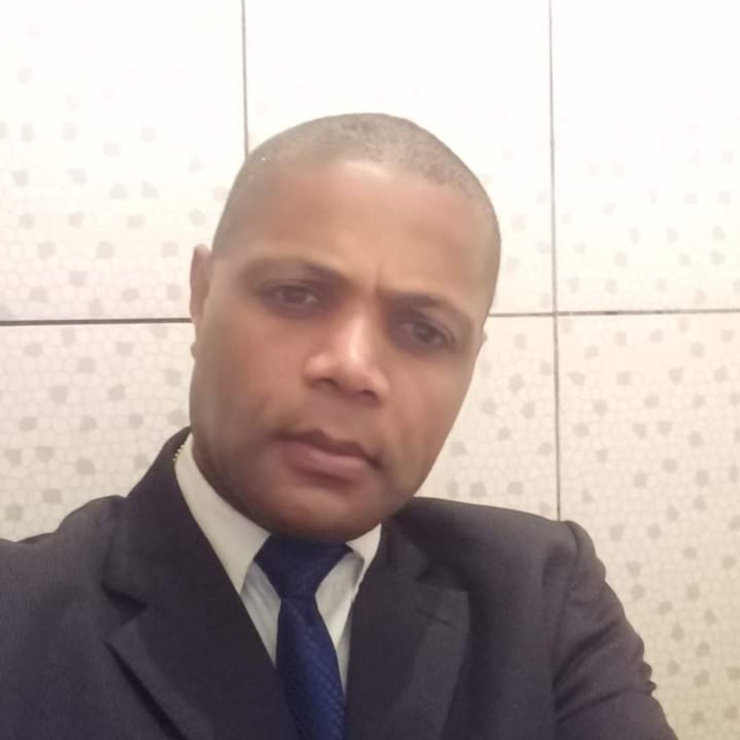 Pr. Revoldavel Souza Oliveira